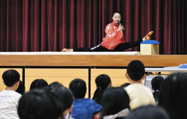 いつか花咲くために…継続は力　鈴鹿・石薬師小で津出身の体操・岡村選手が講演