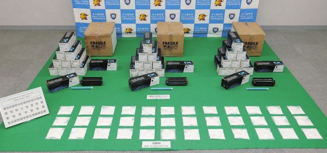 プリンター用インクカートリッジの中に覚醒剤約2.5キロ隠す　愛知県警、密輸疑いでイラン国籍の男逮捕