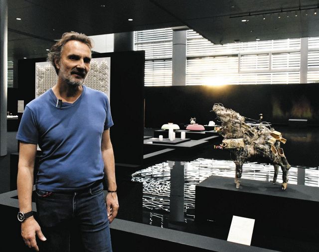 独創的な展示法で「炎の芸術」の世界にご案内　陶磁器フェス・会場デザインのレイモンさん「ふるさとは誇れる場所」