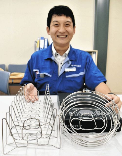 隠れドアラ発見でキッチンに癒し　愛知県東郷町の石川製作所がドアラデザインの水切りラック＆セイロ開発