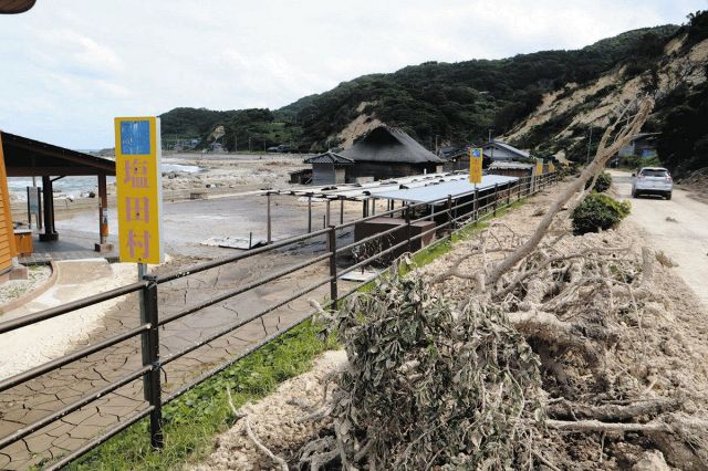 珠洲・揚げ浜式塩田に泥、今季再開は困難　地震から復旧途上で再び試練