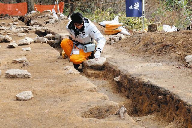 戦国の世が過ぎても山城に戻った明智遠山氏　恵那・明知城の発掘で明らかになる歴史