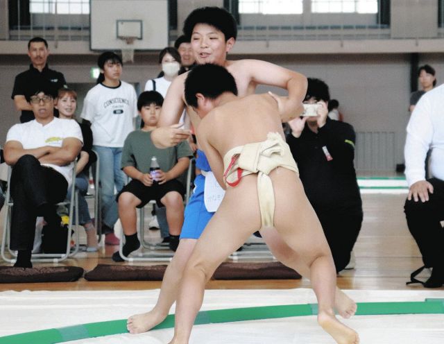 児童、元気にはっけよい　わんぱく相撲西尾場所