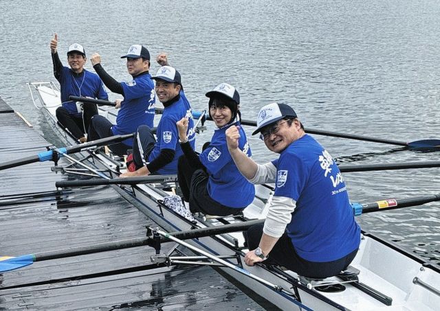水上の結束固く首長ら競漕　町民レガッタに東郷町と周辺自治体など出場