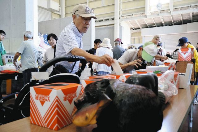 集まった不用品を町民に　岐阜県神戸町の「エコプラザごうど」でリユースイベント