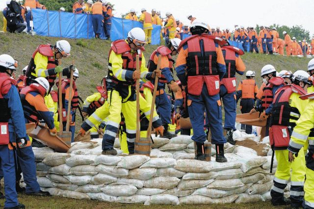 大型台風想定し水害に備え　津・雲出川緑地で県や自治体が防災訓練