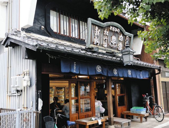 「一度来たらみんな友達よ」庶民の味方、ノスタルジックな居心地にほろ酔い　一宮市の八百宮酒店