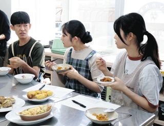 スイカの皮を使ったカレーが最優秀　松本市で食品ロス減の料理を審査