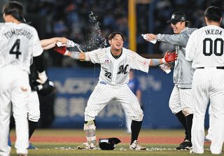 和田康士朗がCSで初盗塁「アウトになることは考えずにいきました」同点