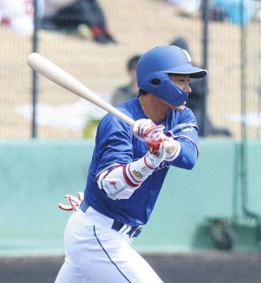 中日】現役引退した平田良介さんが異例のフリー打撃、18年のユニホーム