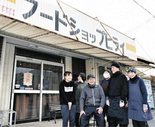 行列の総菜店、集客の秘訣は…　家族経営のフードショップヒライ