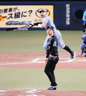 ◇戸塚優斗、表彰式で感極まる…【写真】：中日スポーツ・東京中日スポーツ