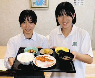 岐阜農林高生が考案の祖母へのレシピ、施設で提供　「タニタごはん」最優秀の減塩朴葉みそ