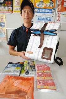 耐久性◎防水性◎「防災バッグ」4分で売り切れ　尾張旭消防署が廃材消防ホースを活用