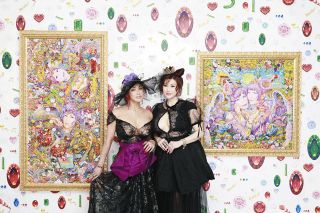 叶姉妹、現代アートと美麗コラボ 「アメージング。この絵を見ると後光が差す」と恭子は絶賛：中日スポーツ・東京中日スポーツ