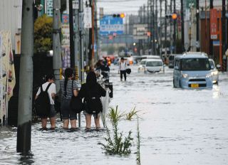 愛知県津島市や稲沢市で冠水相次ぐ、床下浸水などの被害も　激しい雨、交通にも混乱