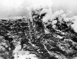 起訴された3人は、法廷でののしり合った　戦犯たちが置かれた歴史的背景の複雑さ
