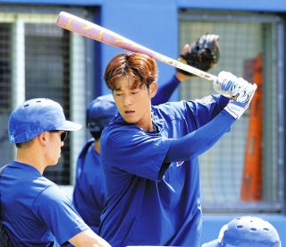 中日・上林誠知、2安打「いい形で投手との間合い」 リストバンドの