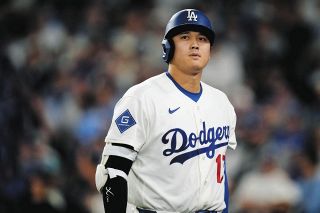 「多分上の娘ちゃんに…」大谷翔平の愛犬デコピン、誰が張った！？おでこのシール　ファン「かわいすぎる」「気づかずニコニコ」「『見て見て』って感じ」