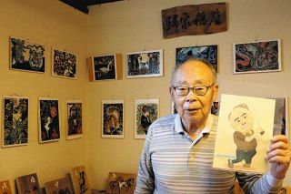 「あの人だ」と言いたくなる　津で元小学校校長・森岡さんの似顔絵作品展