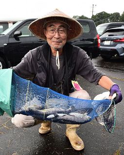 アマゴ釣り会に３０人　岐阜県瑞浪市・佐々良木川