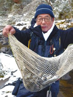 雪中のアマゴ解禁　岐阜県下呂市・馬瀬川下流漁協