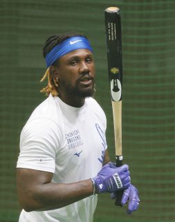 中日が平田、福田、鵜飼らの使用済みバットにサイン入れて子ども