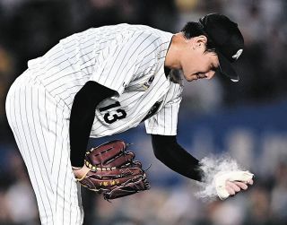 ユニホームを忘れた…!? オリックス3番手・山岡泰輔、背番号「112」の