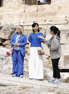 ◆佳子さま、ギリシャ訪問での青い半そでニットやぼたん色のワンピース【写真複数】