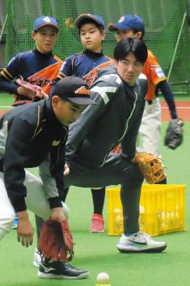 巨人 高木京介グローブ 高木京介が支配下復帰、背番号「57」期限目前での昇格「すごく