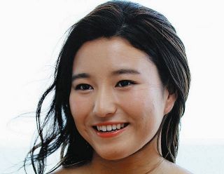 「マーメイドかと」パリ五輪サーフィン女子代表・松田詩野、チューブトップ＆パレオ姿が話題に「海の女王」「エキゾチックビューティー」