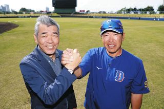 中日】「THANK YOU」「SHO NAKATA」中田翔引退Tシャツを着用し本人を