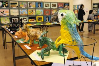 絵画や仮面に感性キラリ　一宮で「手をつなぐ子らの教育展」