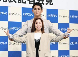 安藤美姫さん、 偶然出会った浅田真央さんとのツーショット公開