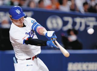 中日・上林誠知、ピンク！！ リストバンド・マスコットバット