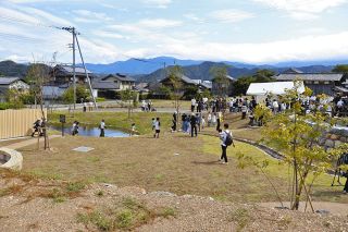 三好達治 絶筆の直筆原稿 親族宅に「春の落葉」 県文学館職員が