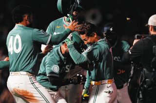マサは準備万端だった」吉田正尚、延長戦で代打サヨナラ打！チーム公式