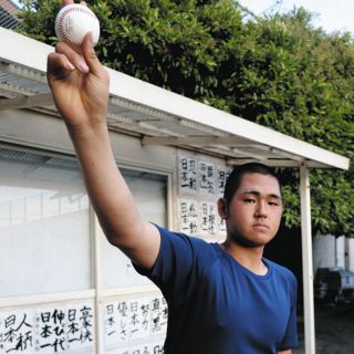 身長198センチ、メジャーも注目の最速152キロ右腕　静岡の「覇王」は高校野球に旋風を起こすか