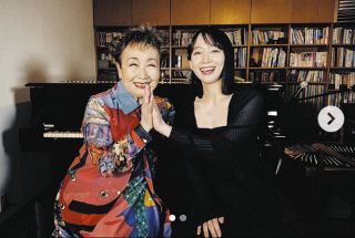 ◆吉岡里帆、和気あいあい…大物シンガー・ソングライターと【写真】