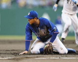 ロッテ】岡大海の逆転サヨナラ弾バットをプレゼント 殊勲の一発で折れ