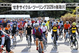 板取川沿いの風景と食を満喫　関市で「せきサイクル・ツーリング」、愛好家332人参加