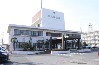 岐阜県可児市のスーパーに車が突っ込む　けが人なし、86歳男性が運転
