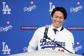 ドジャース山本由伸、ブルースーツの“ド派手裏地”にネットざわつく「裏地が派手すぎて残像がすごい」「シンプルな方が良い気が」