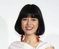吉川ひなの「ニャンズにまみれて し、あ、わ、せ」保護猫との3ショット
