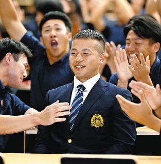 中日・田中幹也＆草加勝が3位指名の亜大後輩・前嶋藍捕手を大歓迎！ 「誰よりも肩が強かった」「1軍で一緒に戦えることを楽しみに頑張る」
