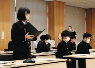 大桑中生が村政へ質問や提案　村長や幹部職員と懇談