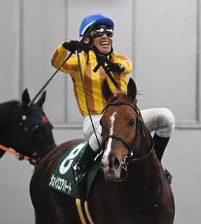 浜中俊騎手がJRA通算1200勝達成「こうして無事に騎手を続けられている