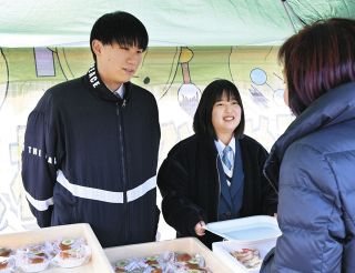 「マクワウリ」を使いカスタードクリーム　岐阜農林高生が開発、パン2種を販売