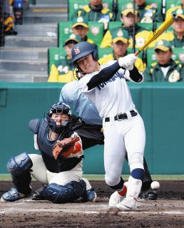横浜、途中出場の江坂佳史が2安打3打点　中学時代のチームメートで智弁和歌山・山田凜との『約束の場所』での対戦制す【センバツ】