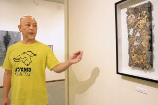 大樹の木肌や石畳を表現　三重画廊で現代美術のおづさんが個展